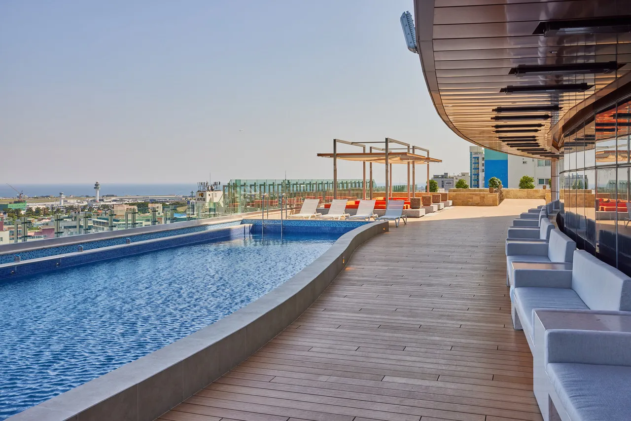 Lotte City Hotel Jeju — rooms and atmosphere