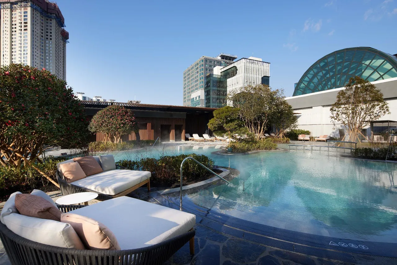 Lotte Hotel Busan — rooms and atmosphere