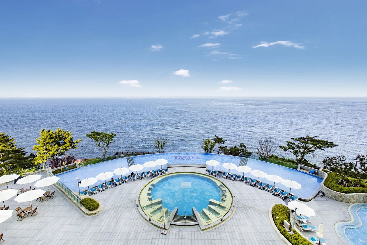 Lotte Resort Sokcho — rooms and atmosphere