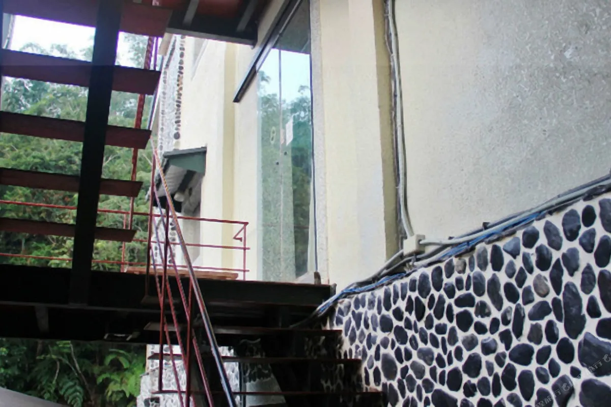 Love Home Lake Hotel — rooms and atmosphere