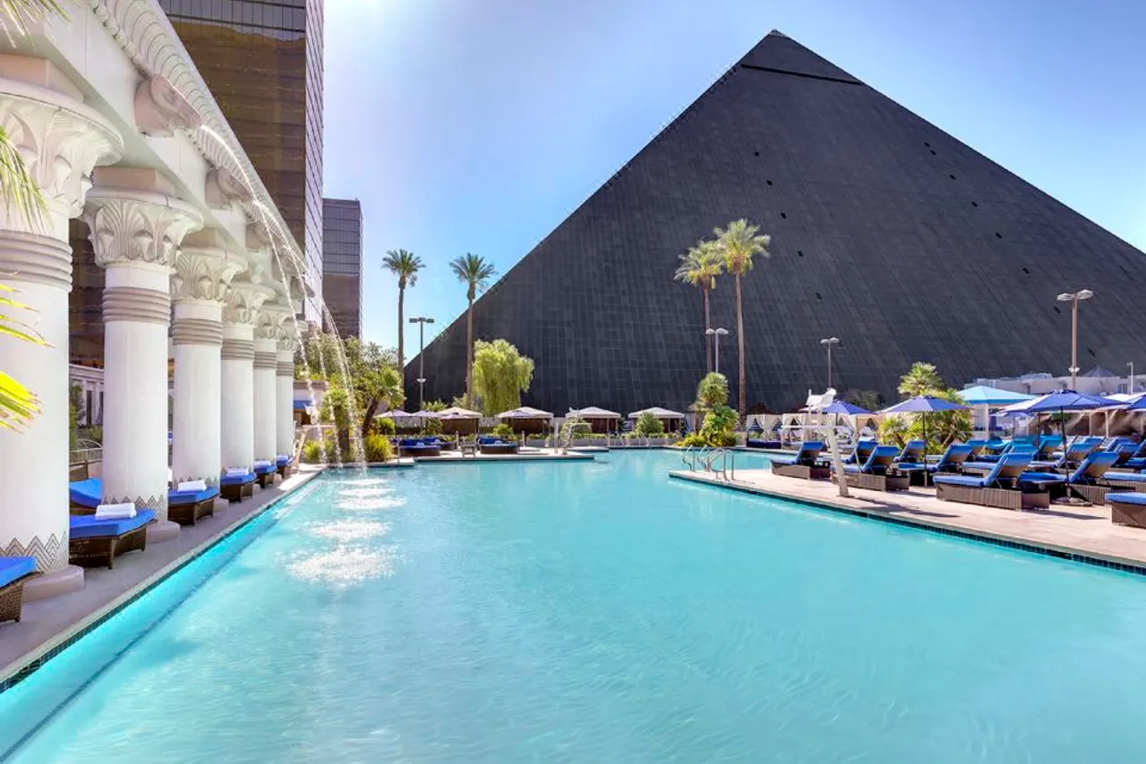 Luxor Hotel & Casino — rooms and atmosphere