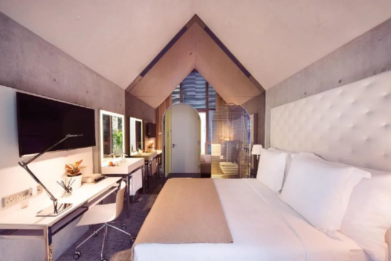 M Social Singapore — rooms and atmosphere