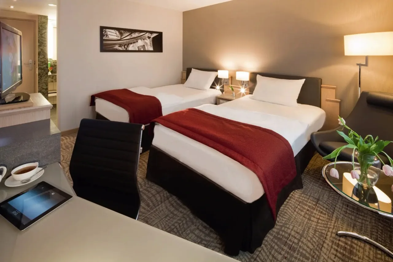 Mövenpick Hotel 's-Hertogenbosch — ภาพห้องพักและบรรยากาศ