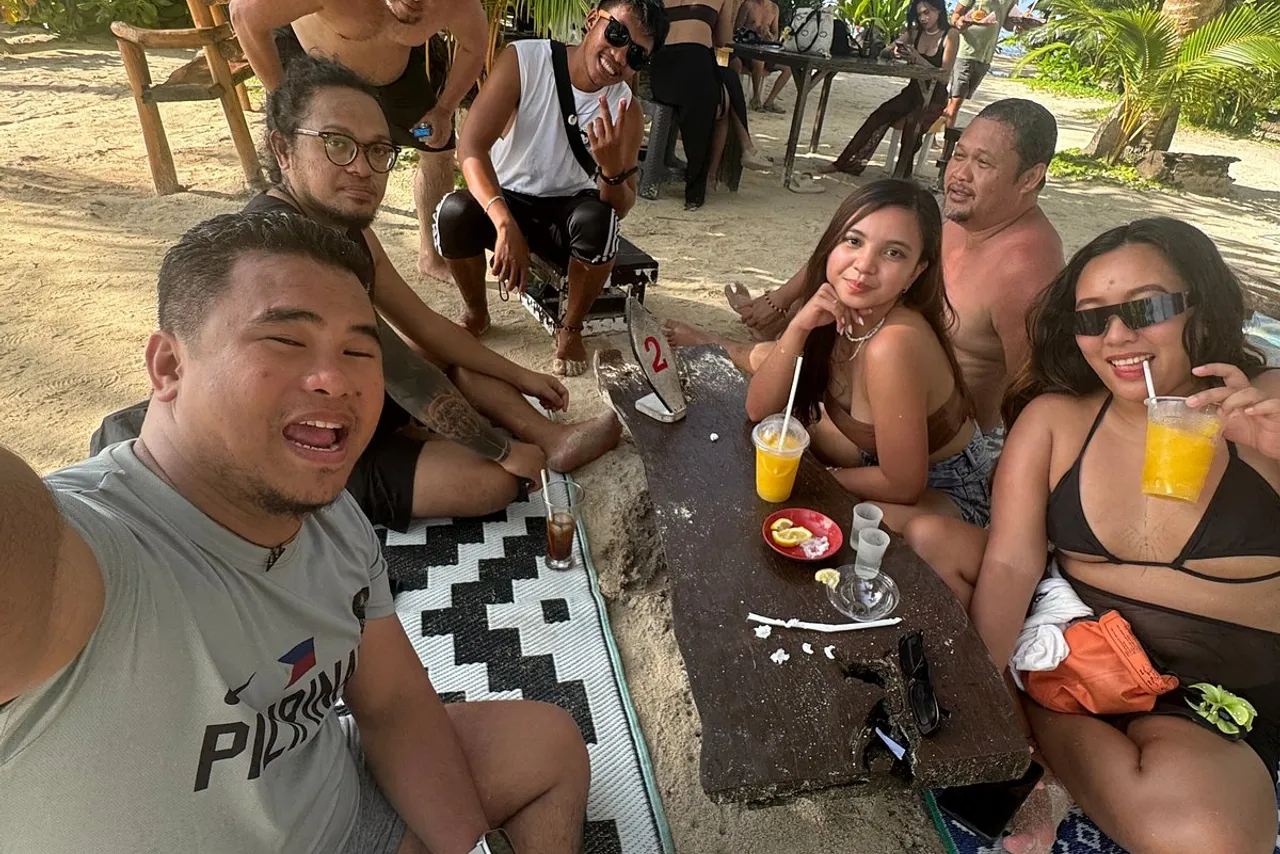 Mad Monkey Hostel Siargao — rooms and atmosphere