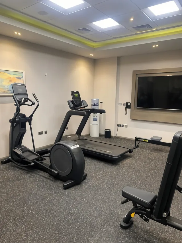 Maldron Hotel Belfast City — rooms and atmosphere