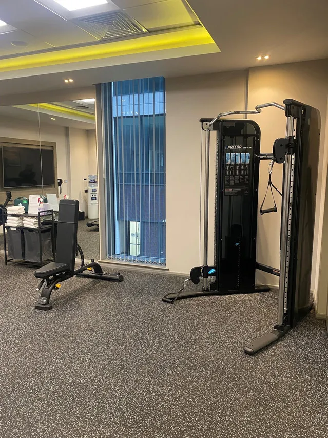 Maldron Hotel Belfast City — rooms and atmosphere