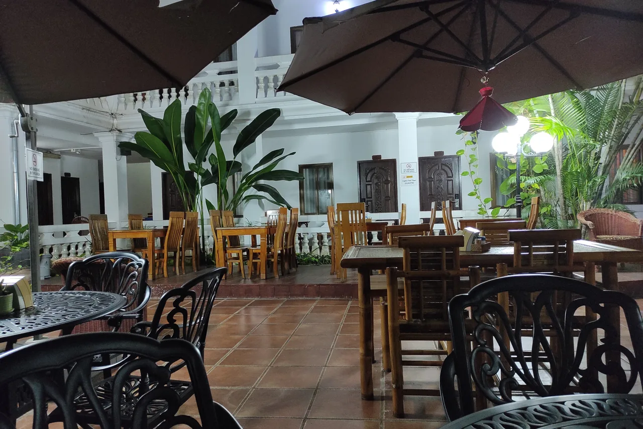 Mali Namphu Hotel — rooms and atmosphere