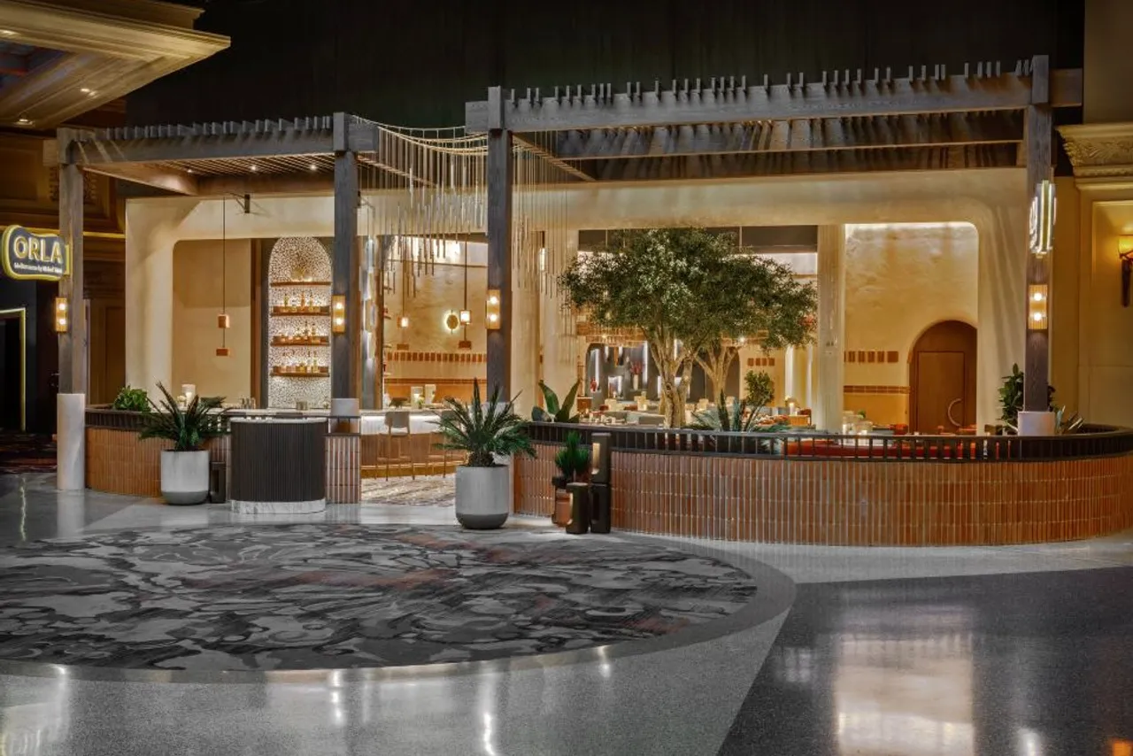 Mandalay Bay Resort and Casino — rooms and atmosphere