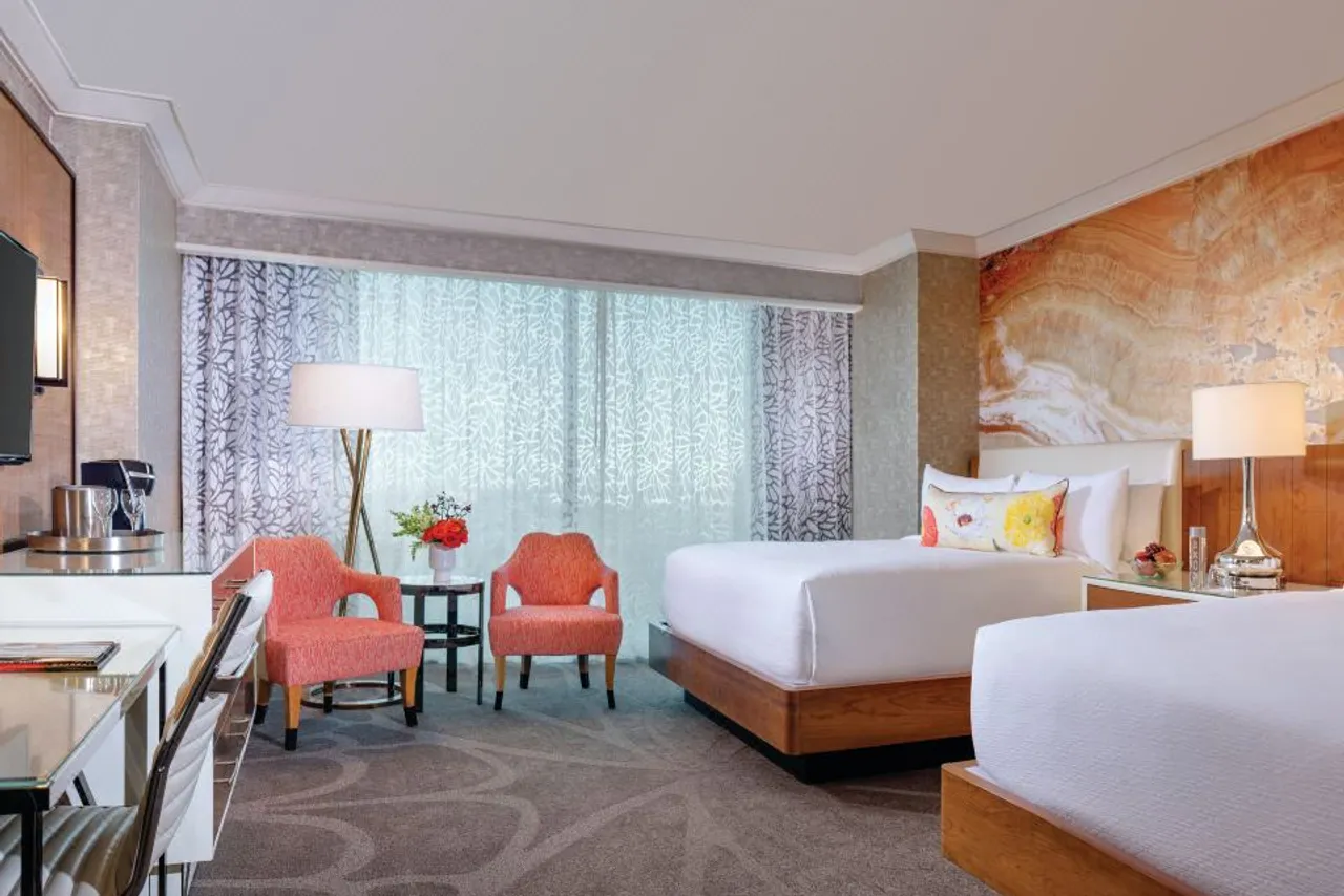 Mandalay Bay Resort and Casino — rooms and atmosphere