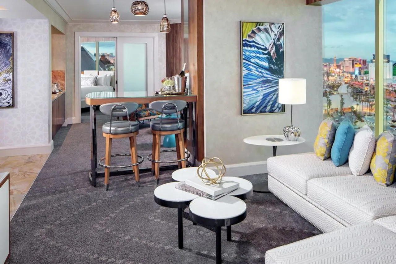 Mandalay Bay Resort and Casino — rooms and atmosphere