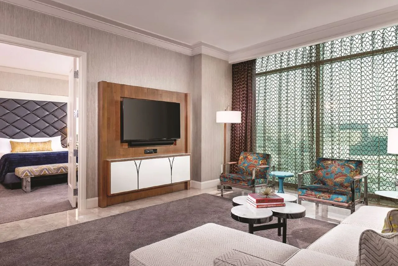 Mandalay Bay Resort and Casino — rooms and atmosphere