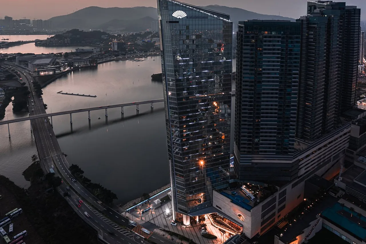 Mandarin Oriental, Macau — rooms and atmosphere