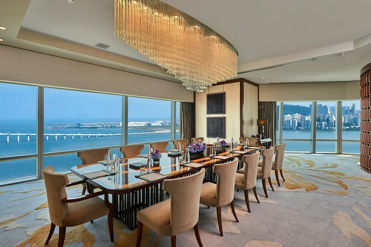 Mandarin Oriental, Macau — rooms and atmosphere