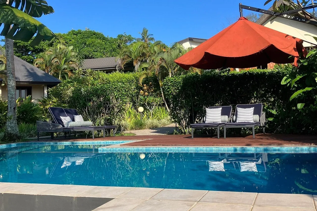 Mangoes Resort — rooms and atmosphere