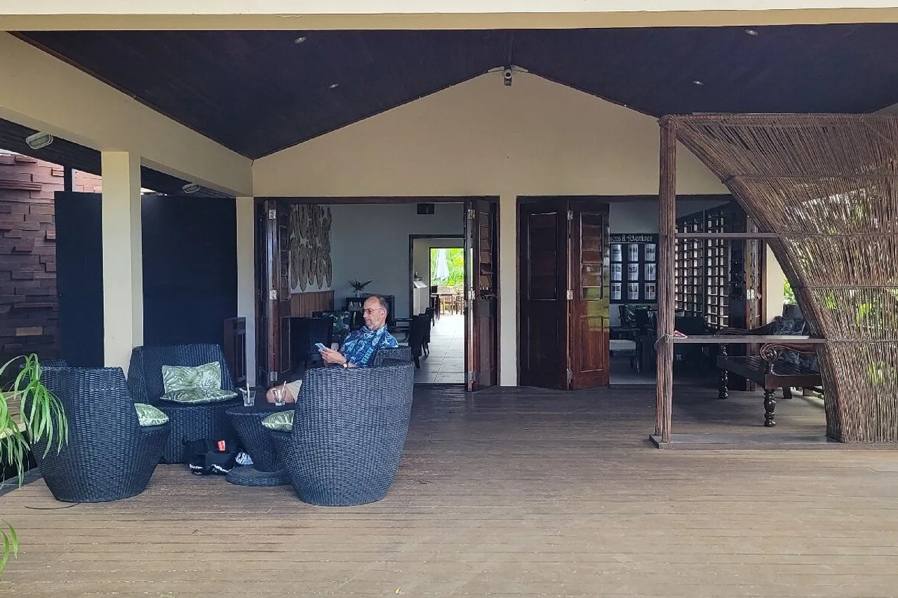 Mangoes Resort — rooms and atmosphere
