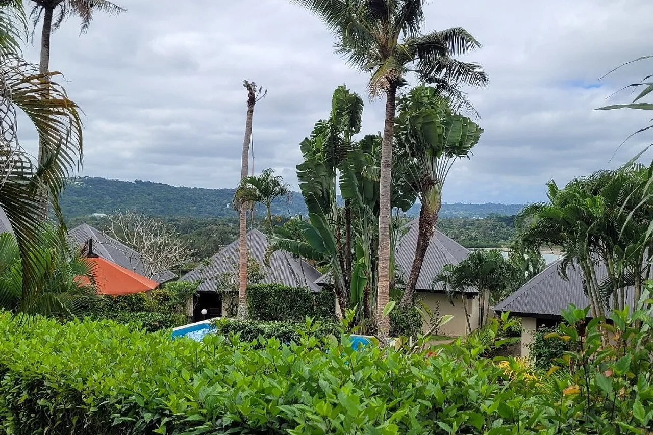 Mangoes Resort — rooms and atmosphere