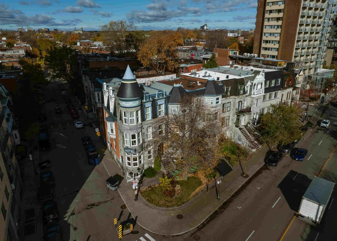 Manoir Sherbrooke — มอนทรีออล
