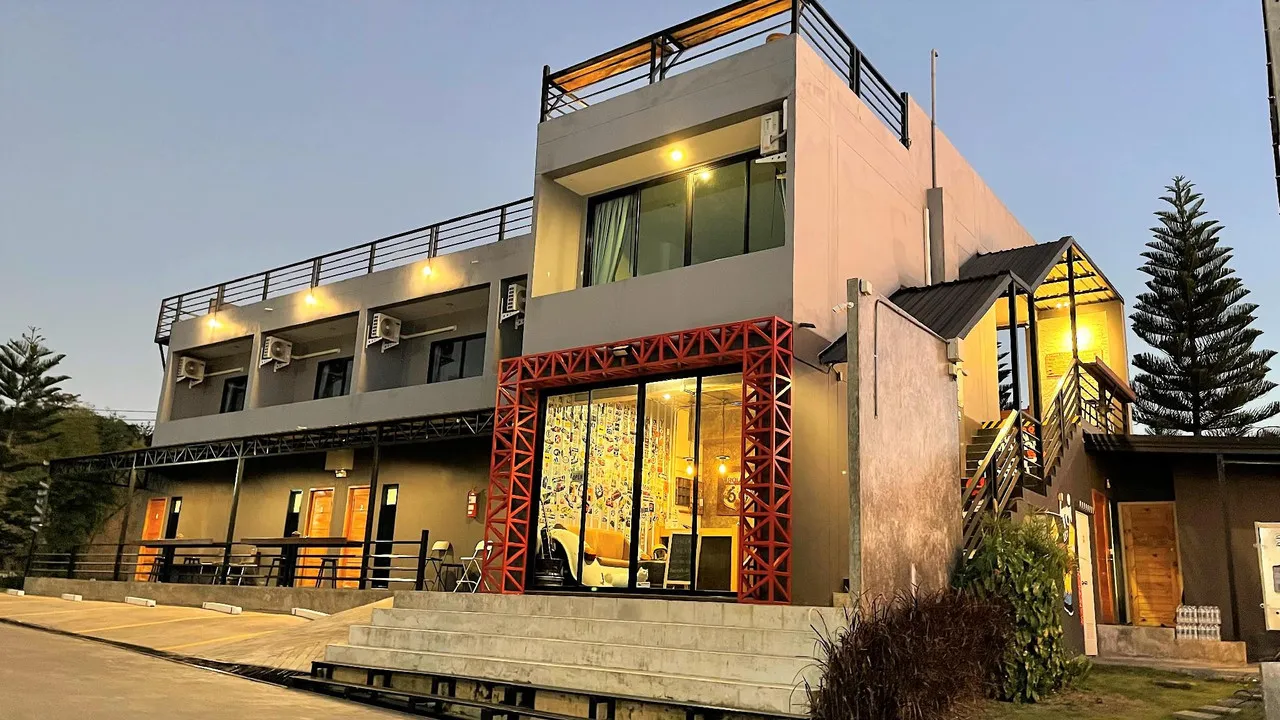 Manonkan Resort Khao Kho — rooms and atmosphere