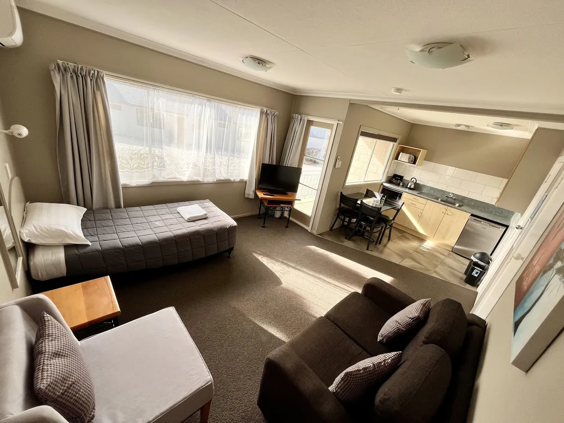Manuka Crescent Motel Wanaka — rooms and atmosphere