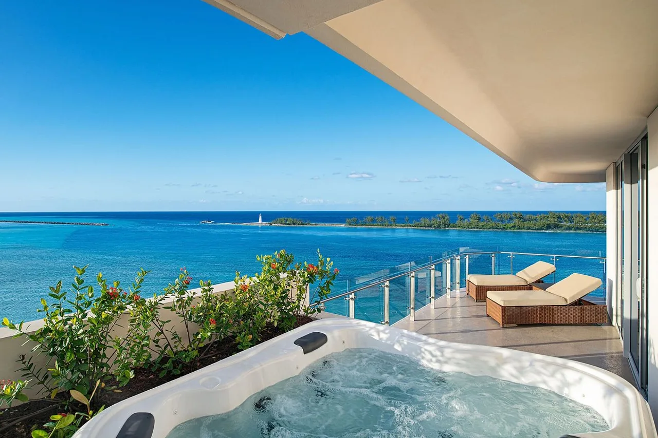 Margaritaville Beach Resort Nassau — rooms and atmosphere