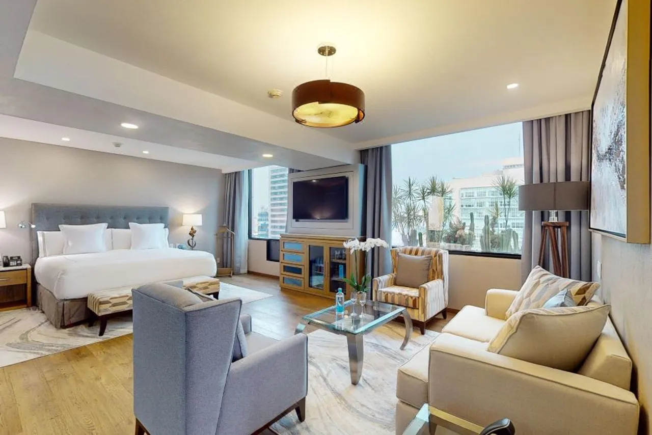 Marquis Reforma Hotel & Spa — rooms and atmosphere