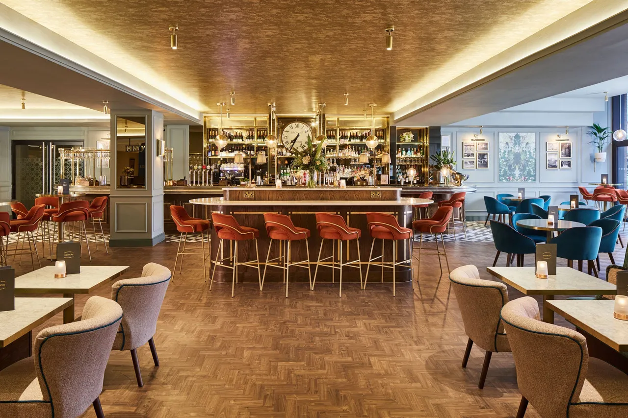 Cardiff Marriott Hotel — rooms and atmosphere