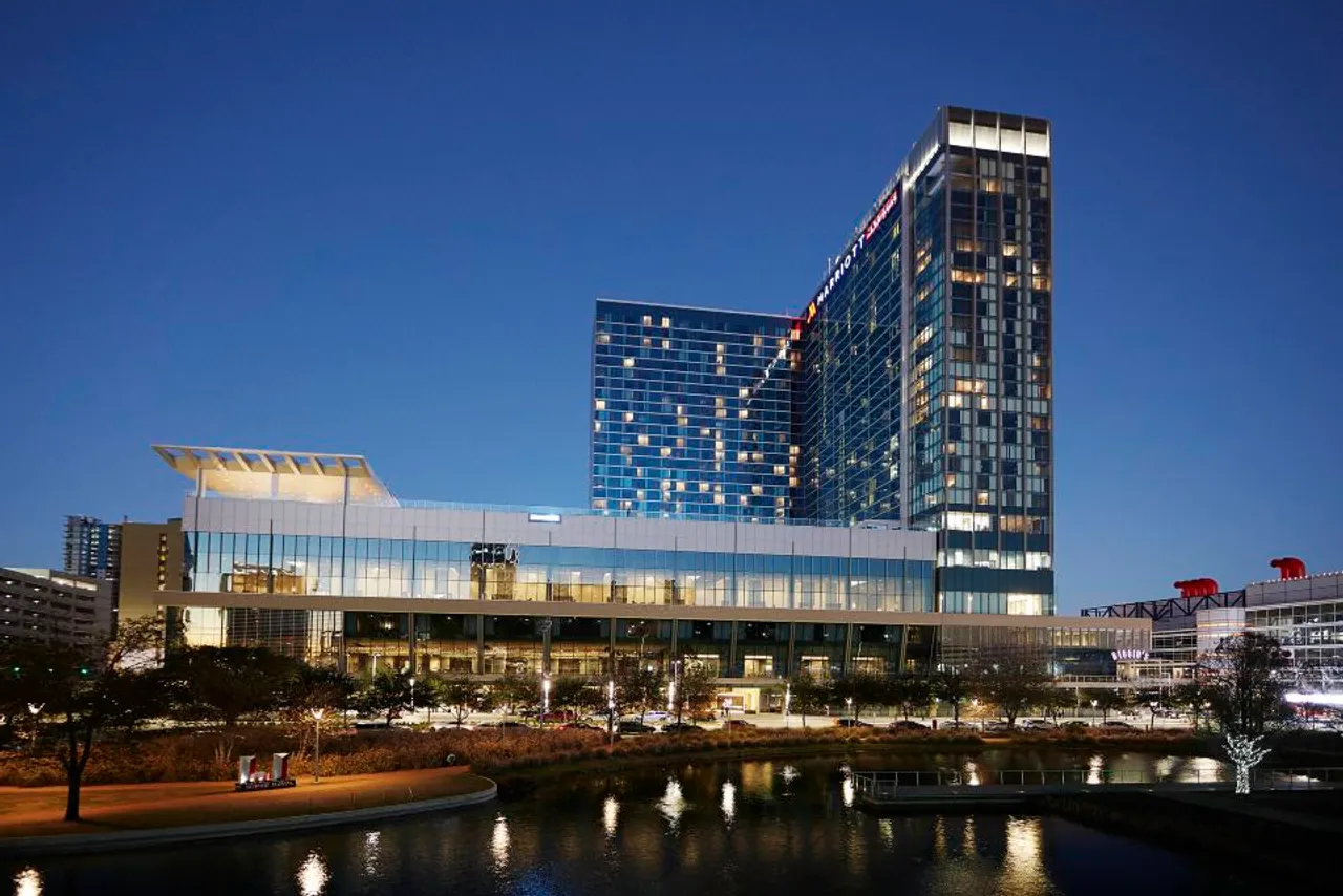 Marriott Marquis Houston — rooms and atmosphere