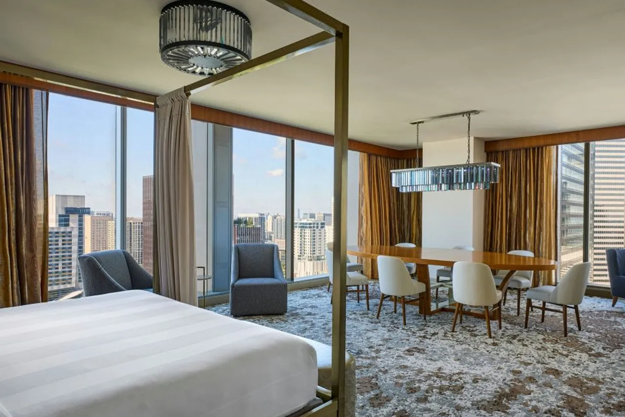 Marriott Marquis Houston — rooms and atmosphere
