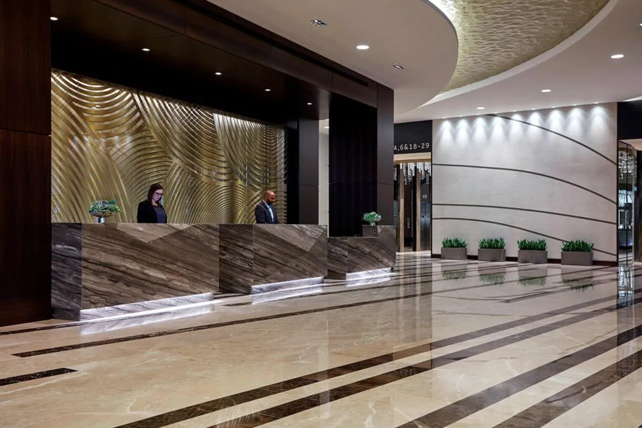 Marriott Marquis Houston — rooms and atmosphere
