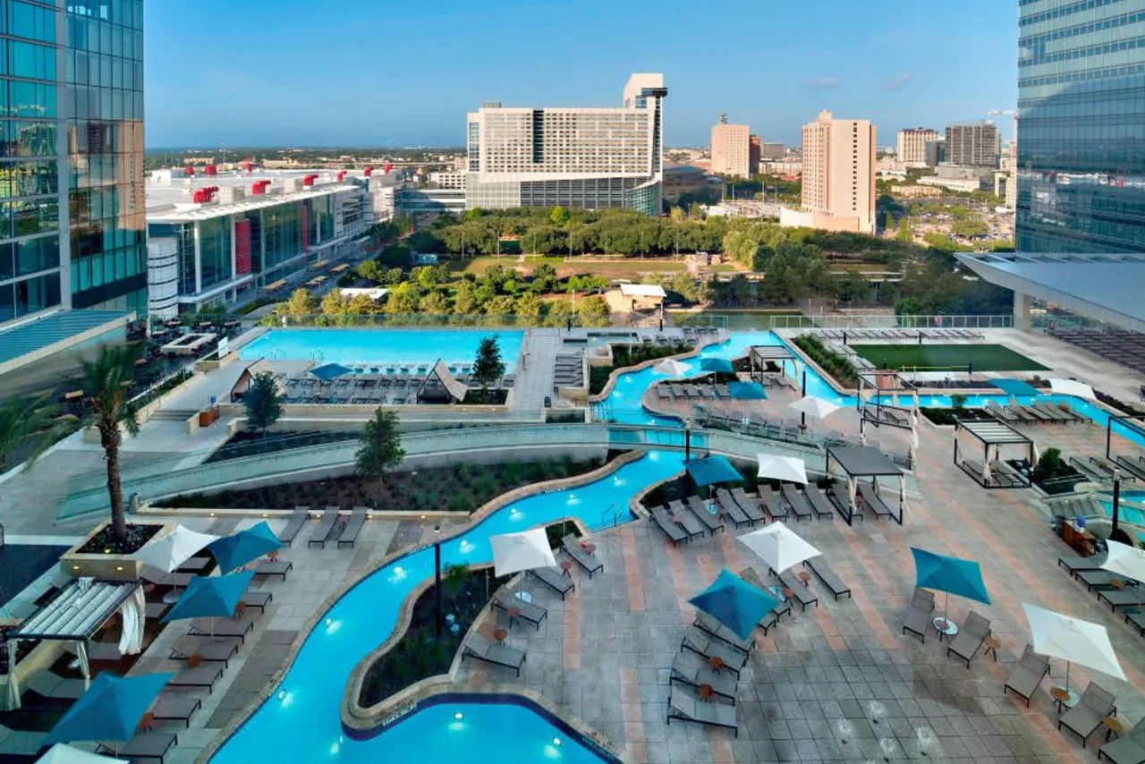 Marriott Marquis Houston — rooms and atmosphere