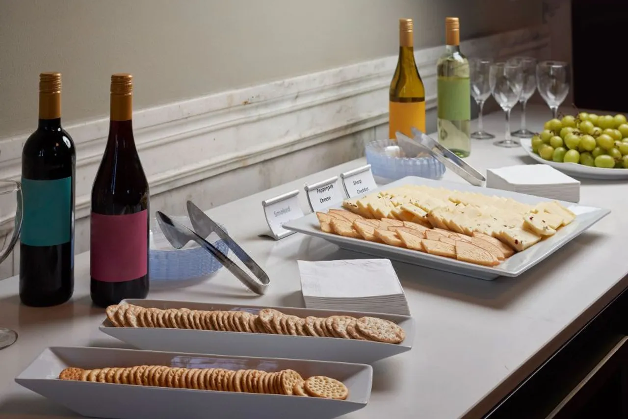 Marriott Vacation Club at Custom House, Boston — rooms and atmosphere
