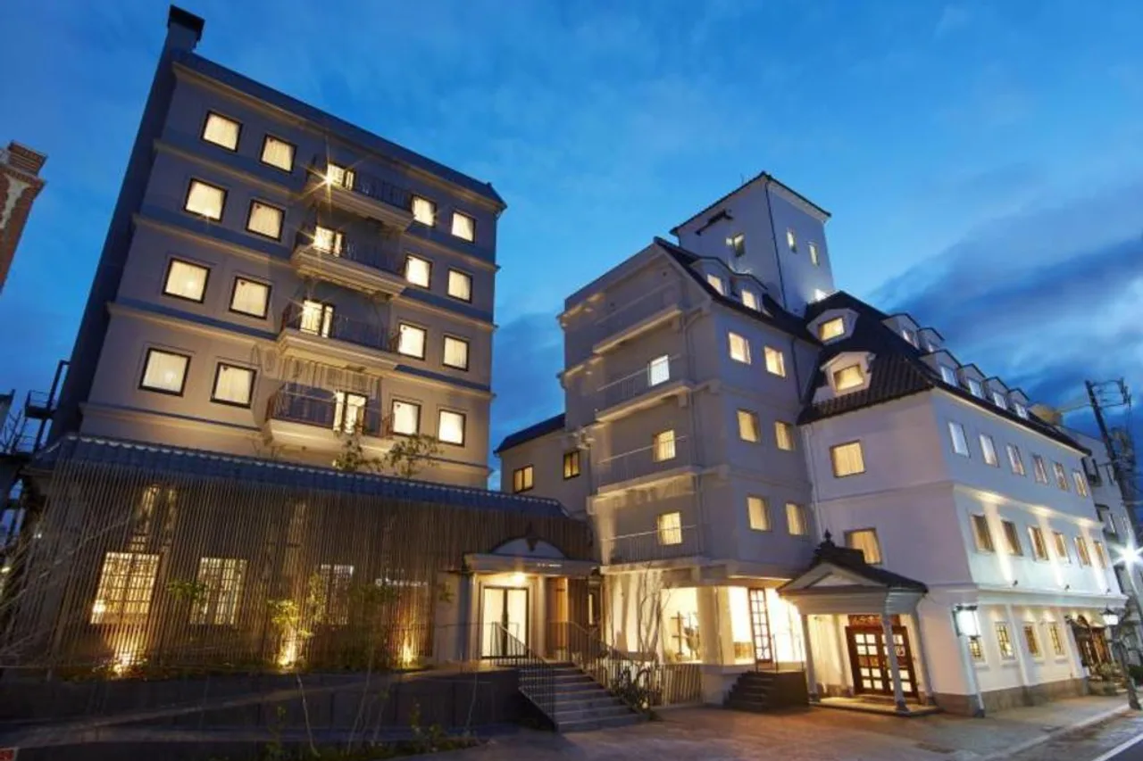 โรงแรม Matsumoto Hotel Kagetsu ย่าน Nawate ติดตรอกกบ — เดินถึงปราสาทมัตสึโมโต้ราว 7 นาที, เดินถึงสถานี Matsumoto ราว 12 นาที, อยู่ริมแม่น้ำ Metoba
