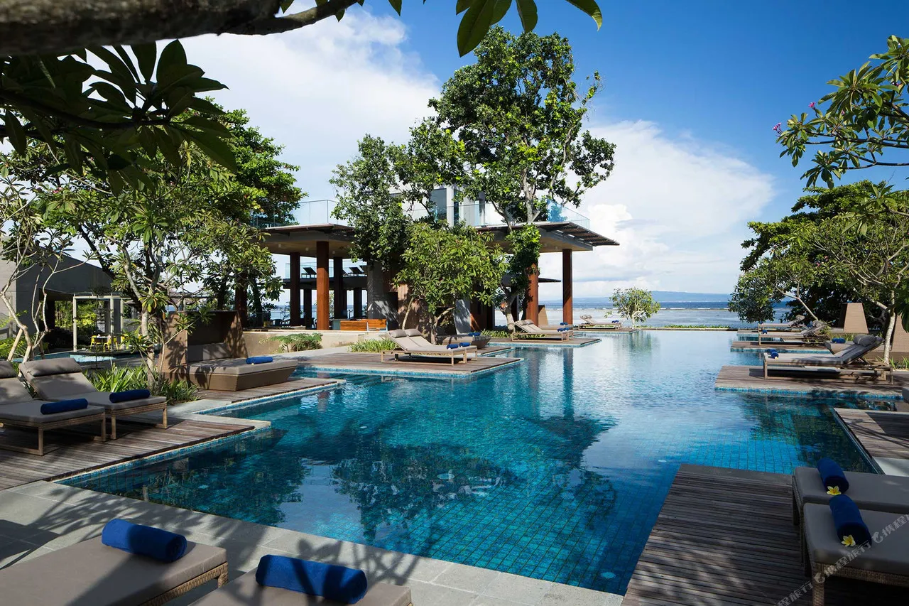 Maya Ubud Resort & Spa — rooms and atmosphere