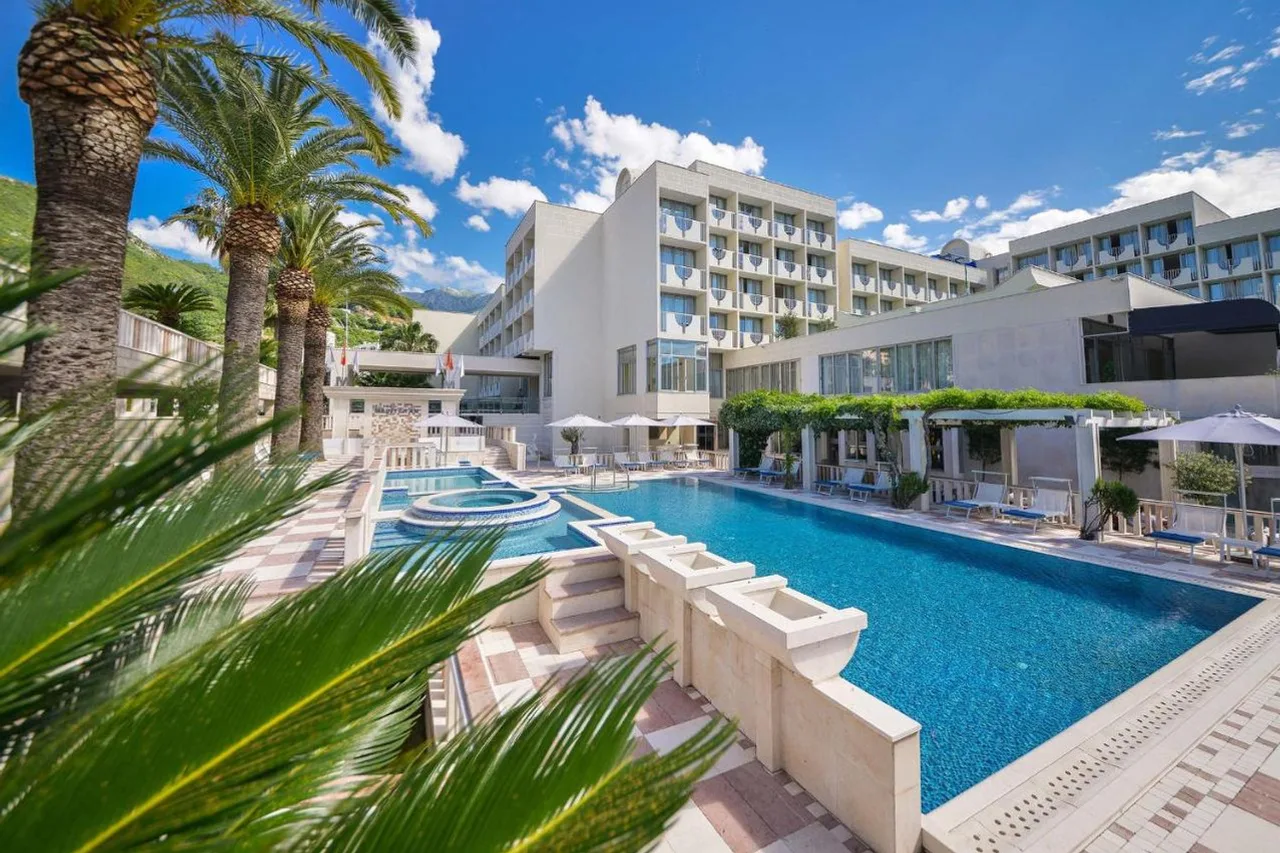 Mediteran Hotel & Resort — บุดวา