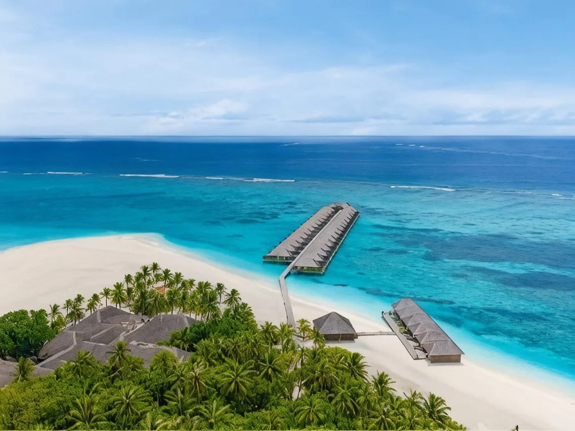 Meeru Island Resort & Spa — rooms and atmosphere