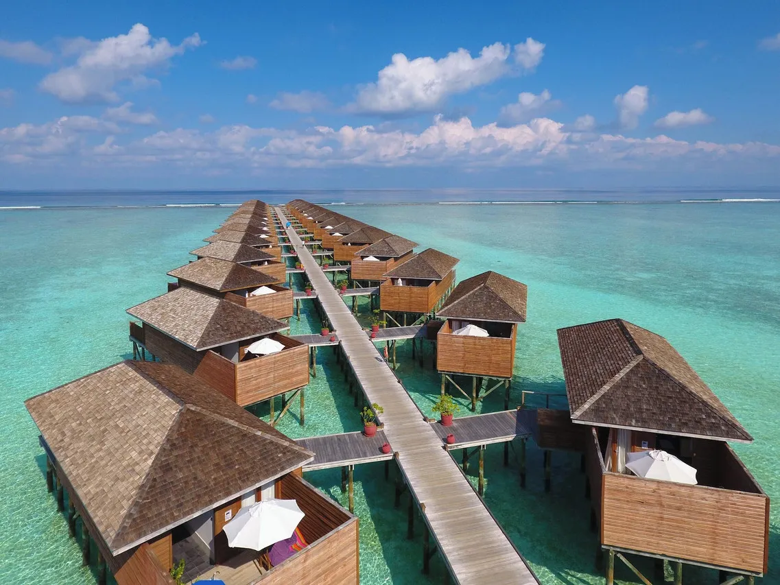 Meeru Island Resort & Spa — rooms and atmosphere
