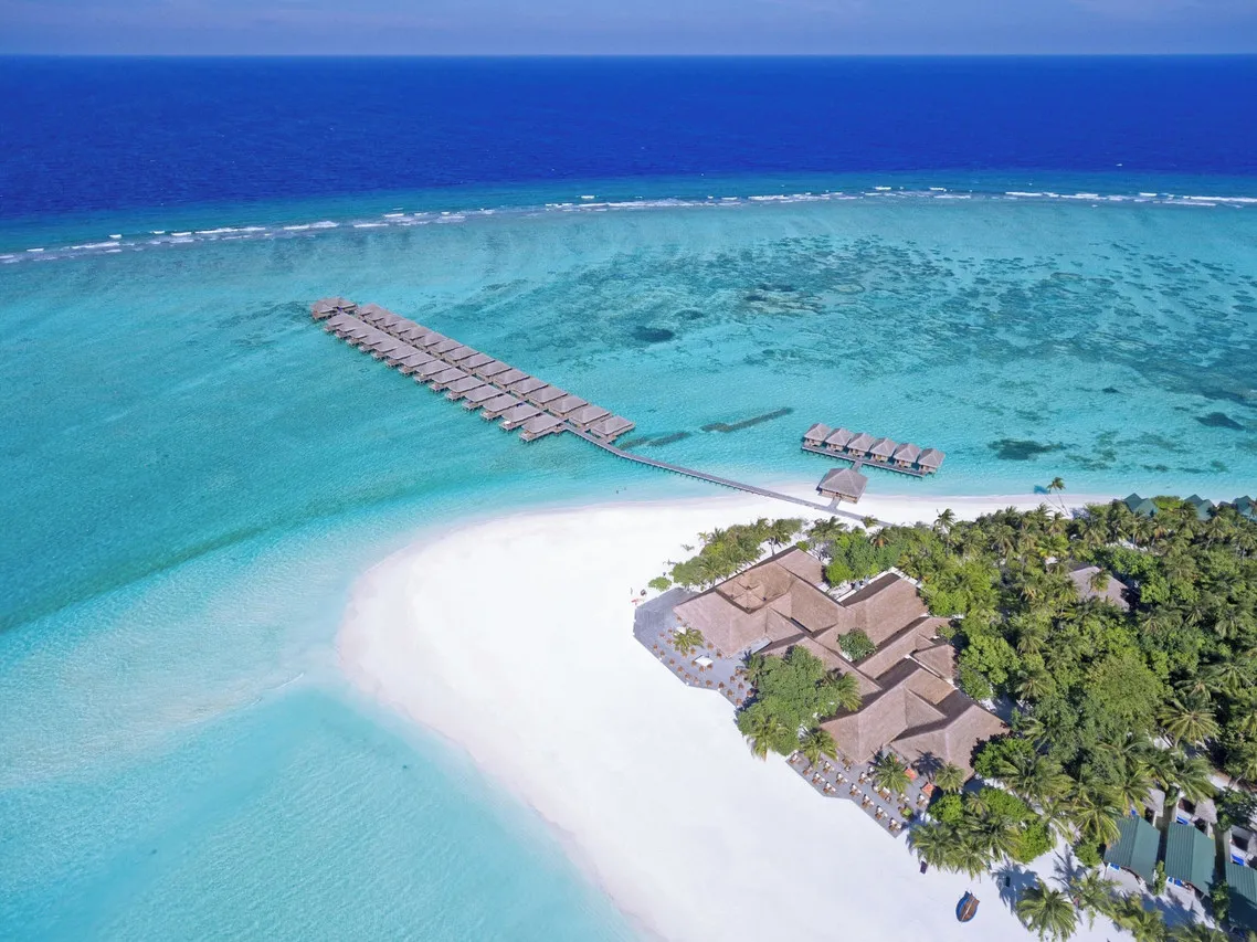 Meeru Island Resort & Spa — rooms and atmosphere