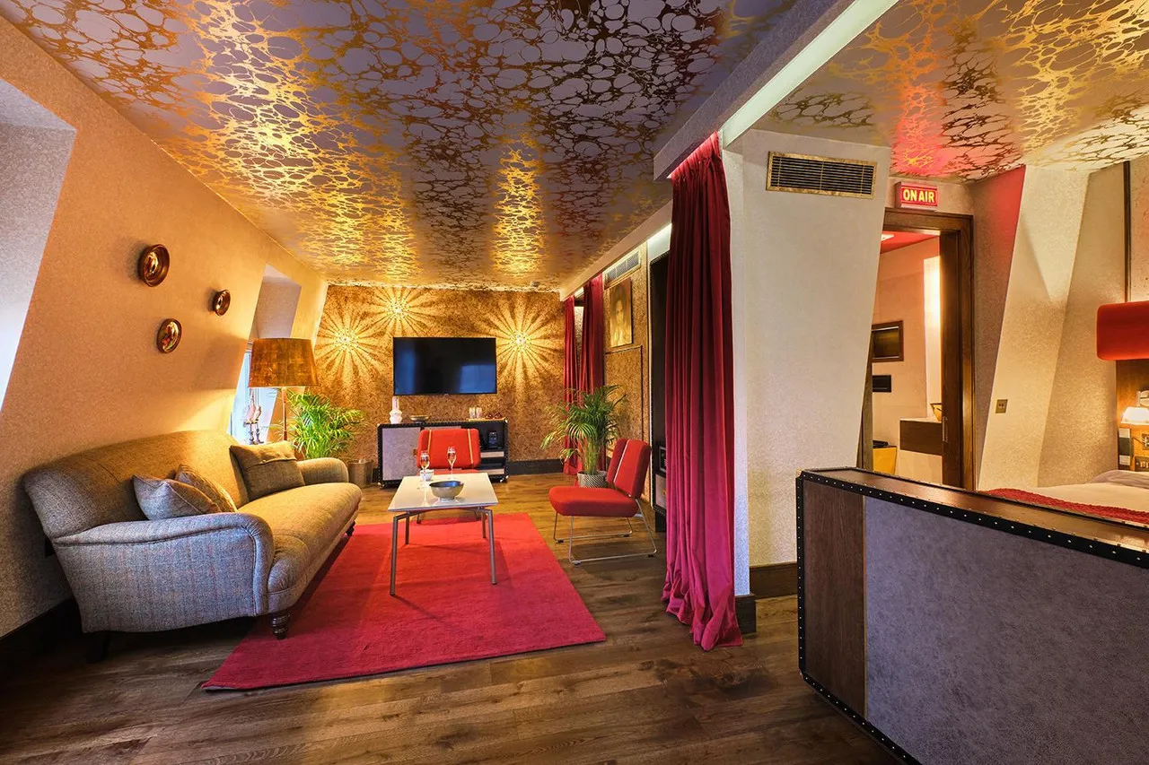 Megaro Hotel — rooms and atmosphere