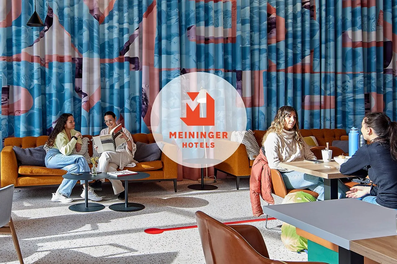 MEININGER Hotel Köln West — ภาพห้องพักและบรรยากาศ
