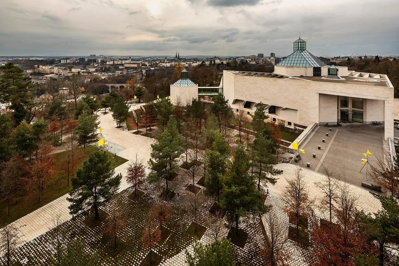 Meliá Luxembourg — rooms and atmosphere