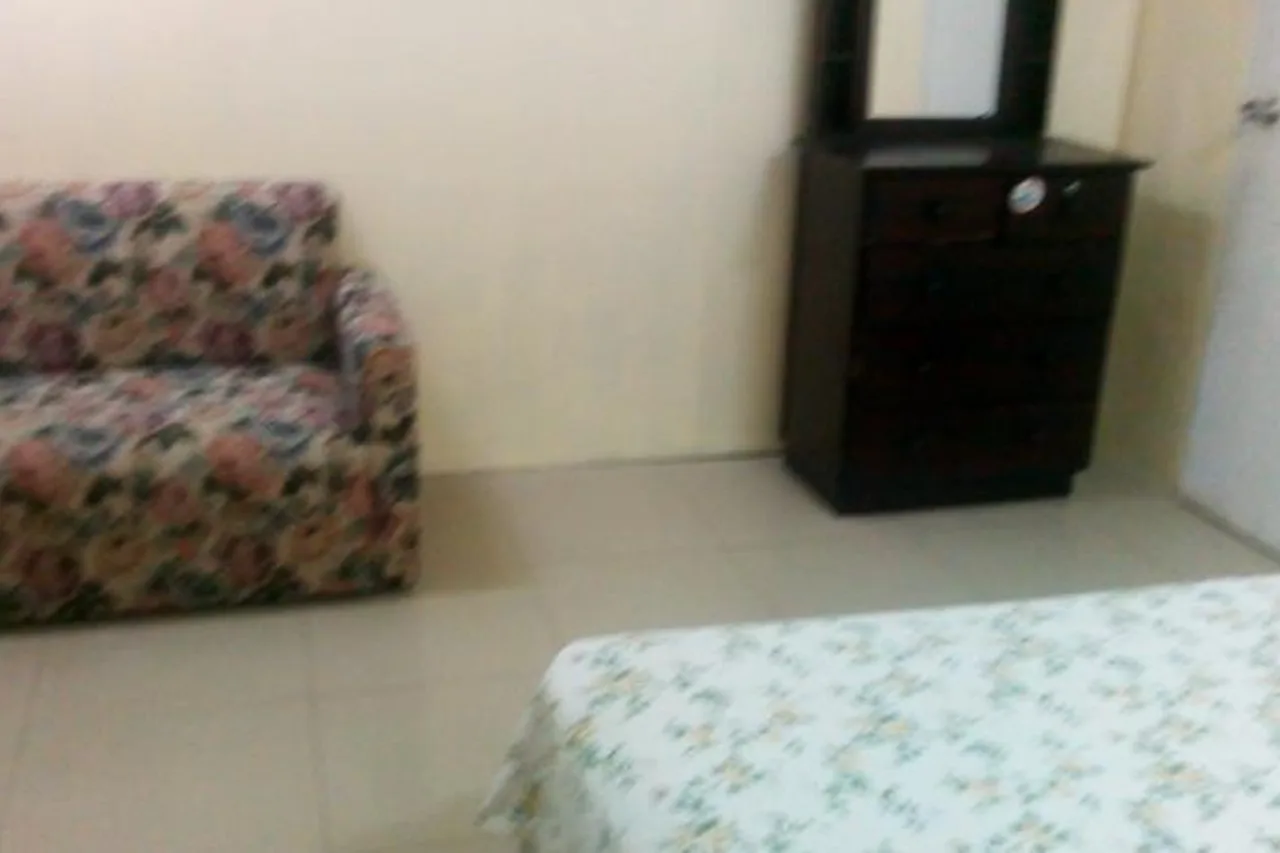 Meneng 1 — rooms and atmosphere