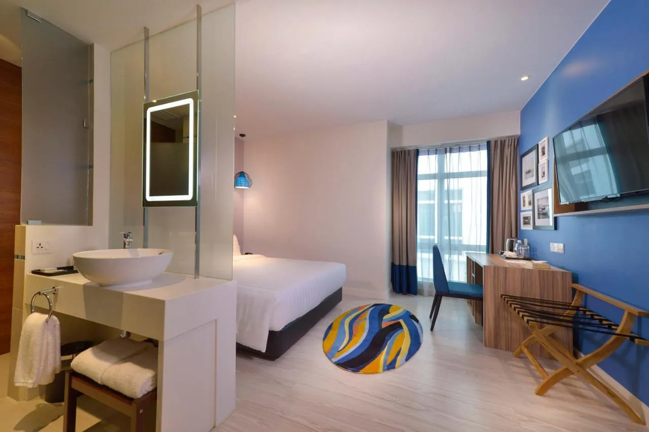 Mercure Kota Kinabalu City Centre — rooms and atmosphere