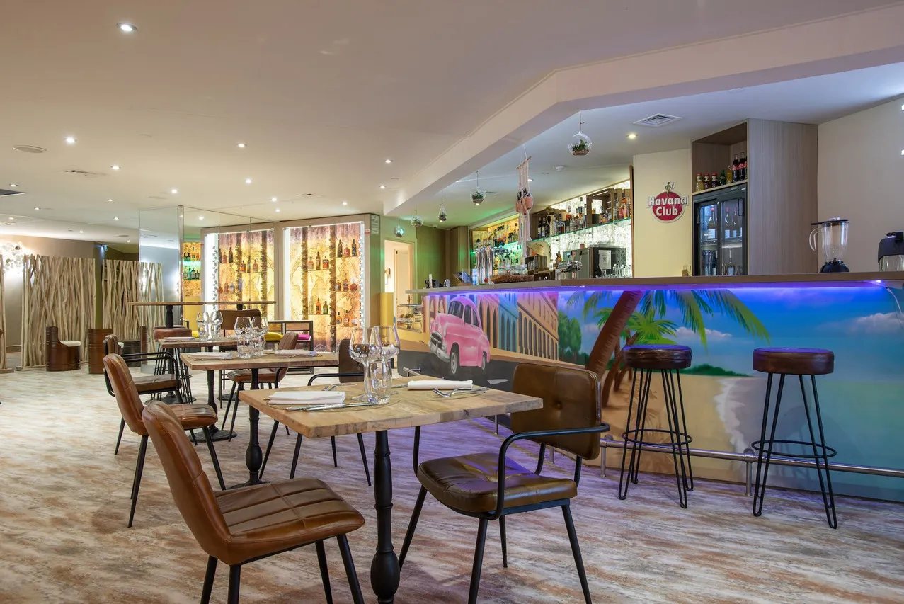 Mercure Marseille Centre Vieux Port — rooms and atmosphere