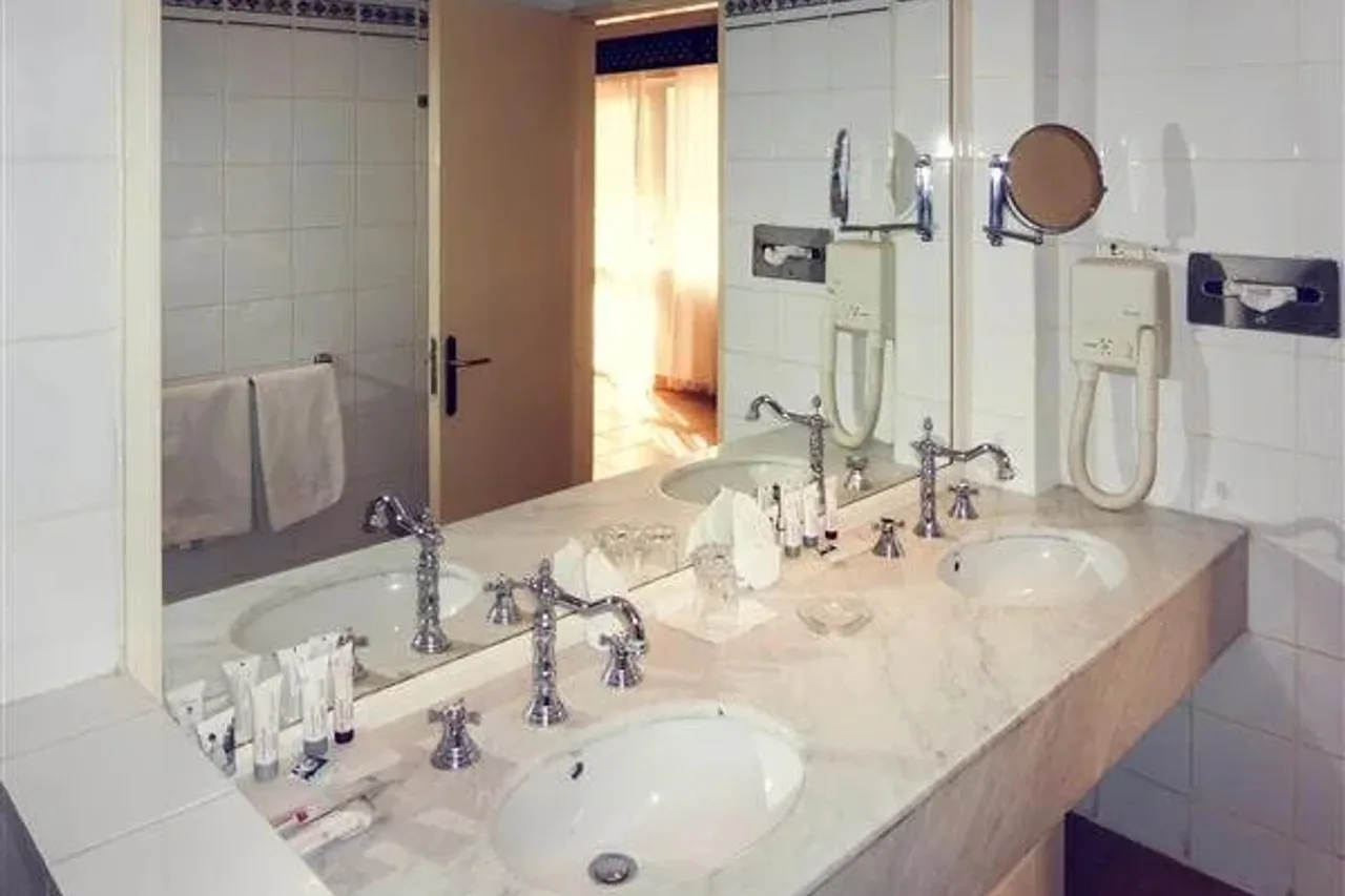 Mercure N'Djamena Le Chari — rooms and atmosphere