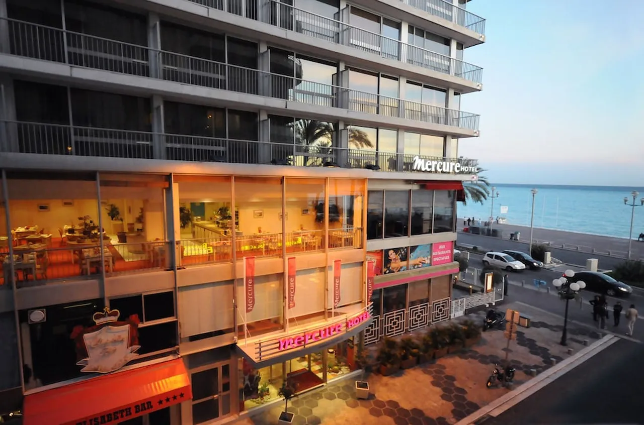 Mercure Nice Promenade des Anglais — ภาพห้องพักและบรรยากาศ