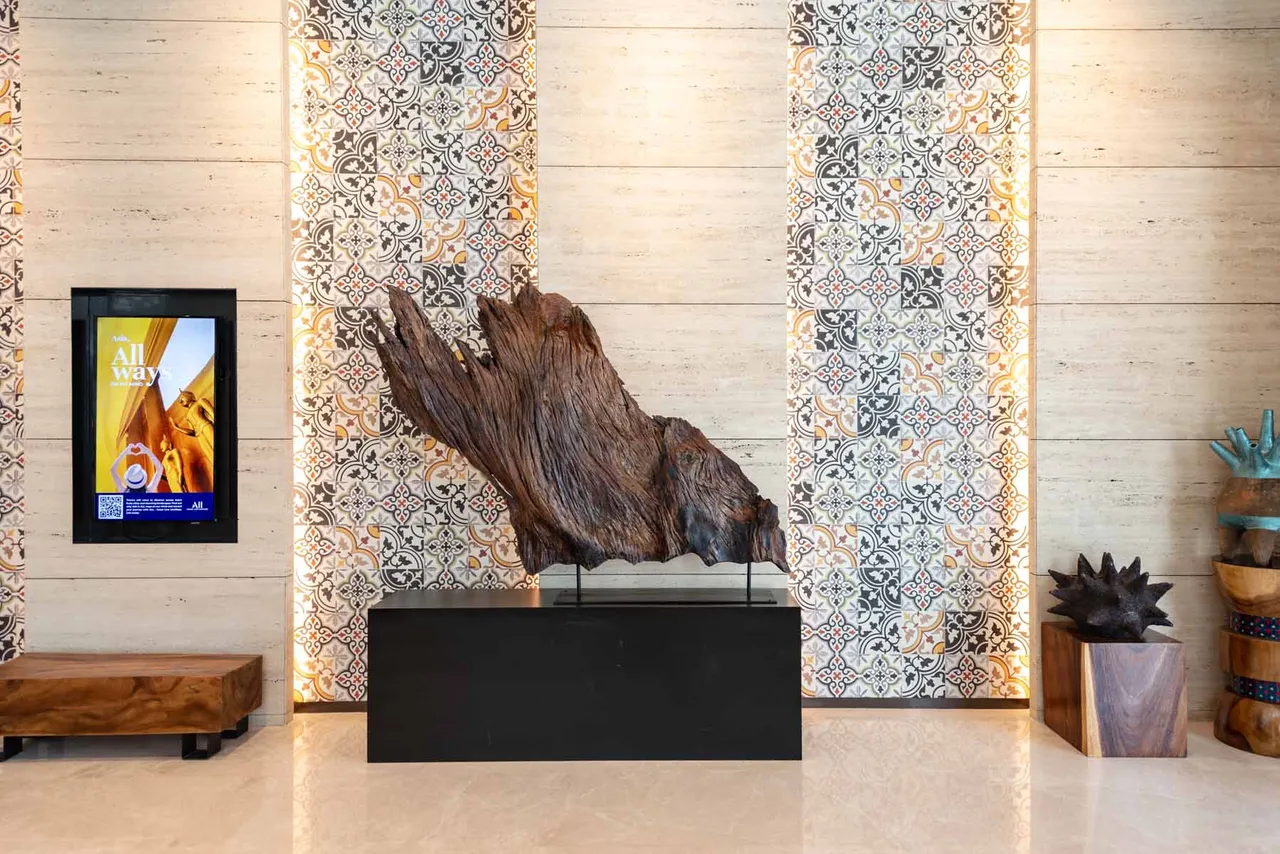 Mercure Singapore Bugis — rooms and atmosphere