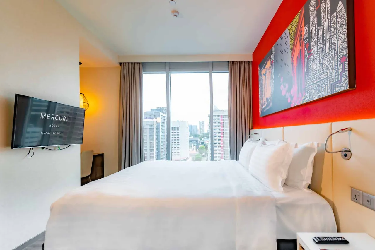 Mercure Singapore Bugis — rooms and atmosphere
