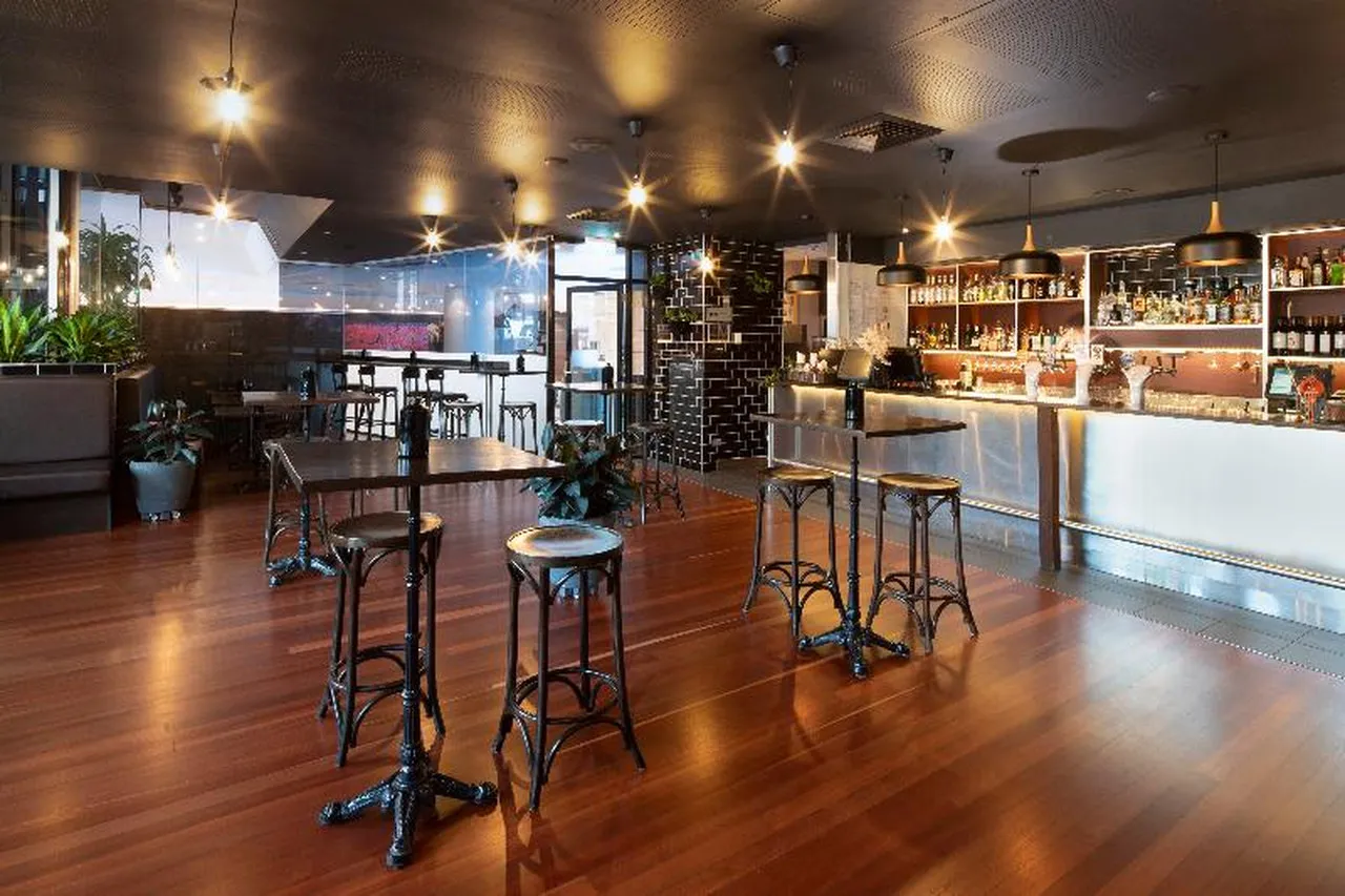 Mercure Sydney — rooms and atmosphere