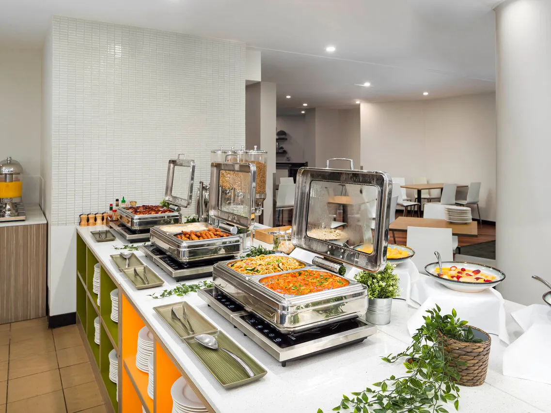 Mercure Welcome Melbourne — rooms and atmosphere