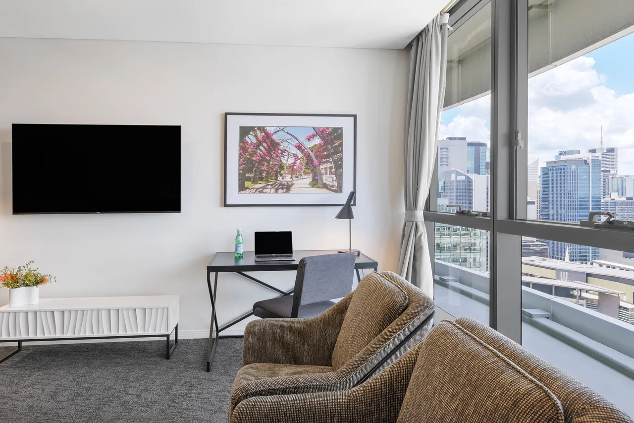 Meriton Suites Herschel Street — rooms and atmosphere